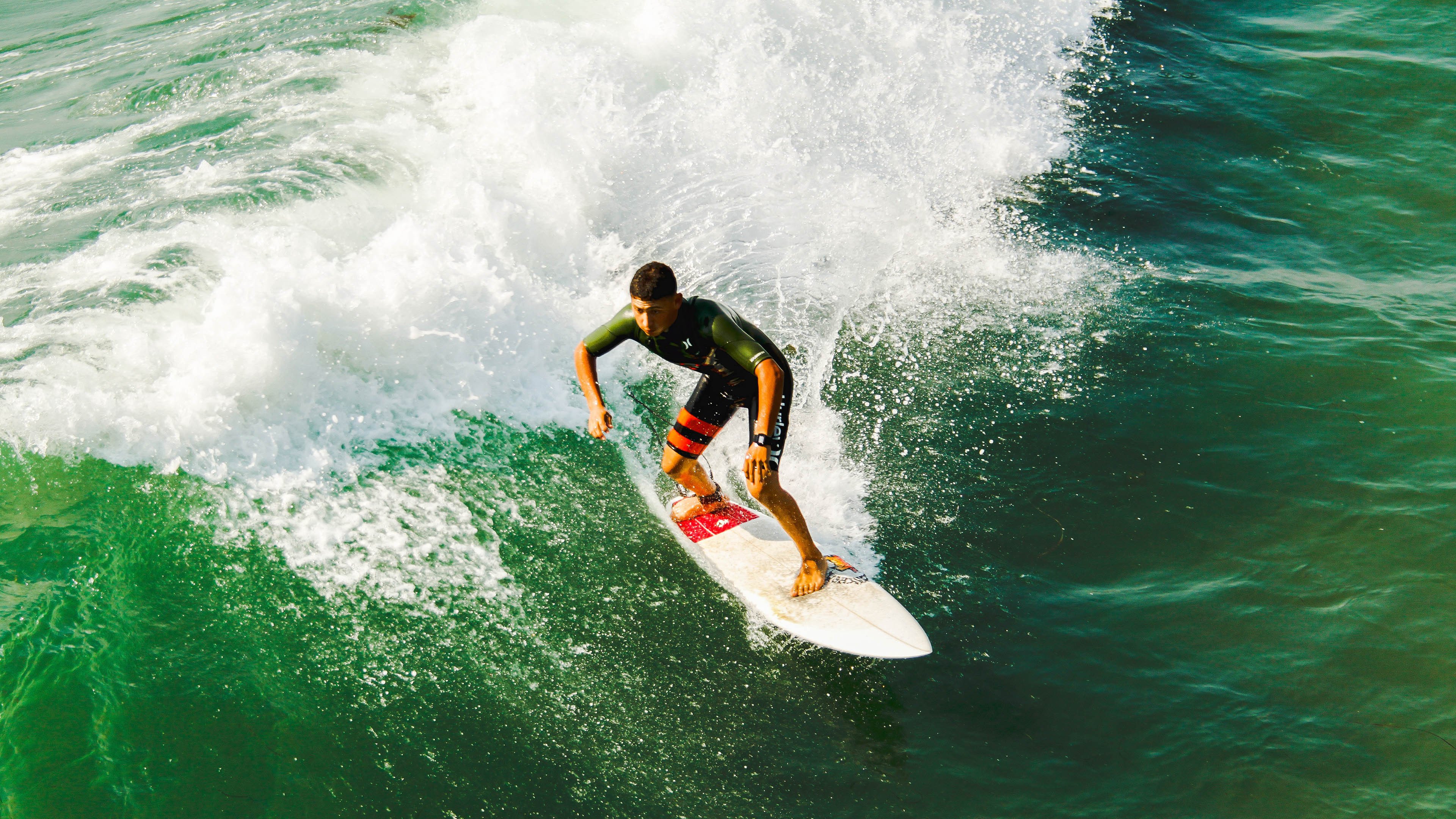 红魔铁蹄踏碎高卢雄鸡，亚洲天王闪耀英伦赛场