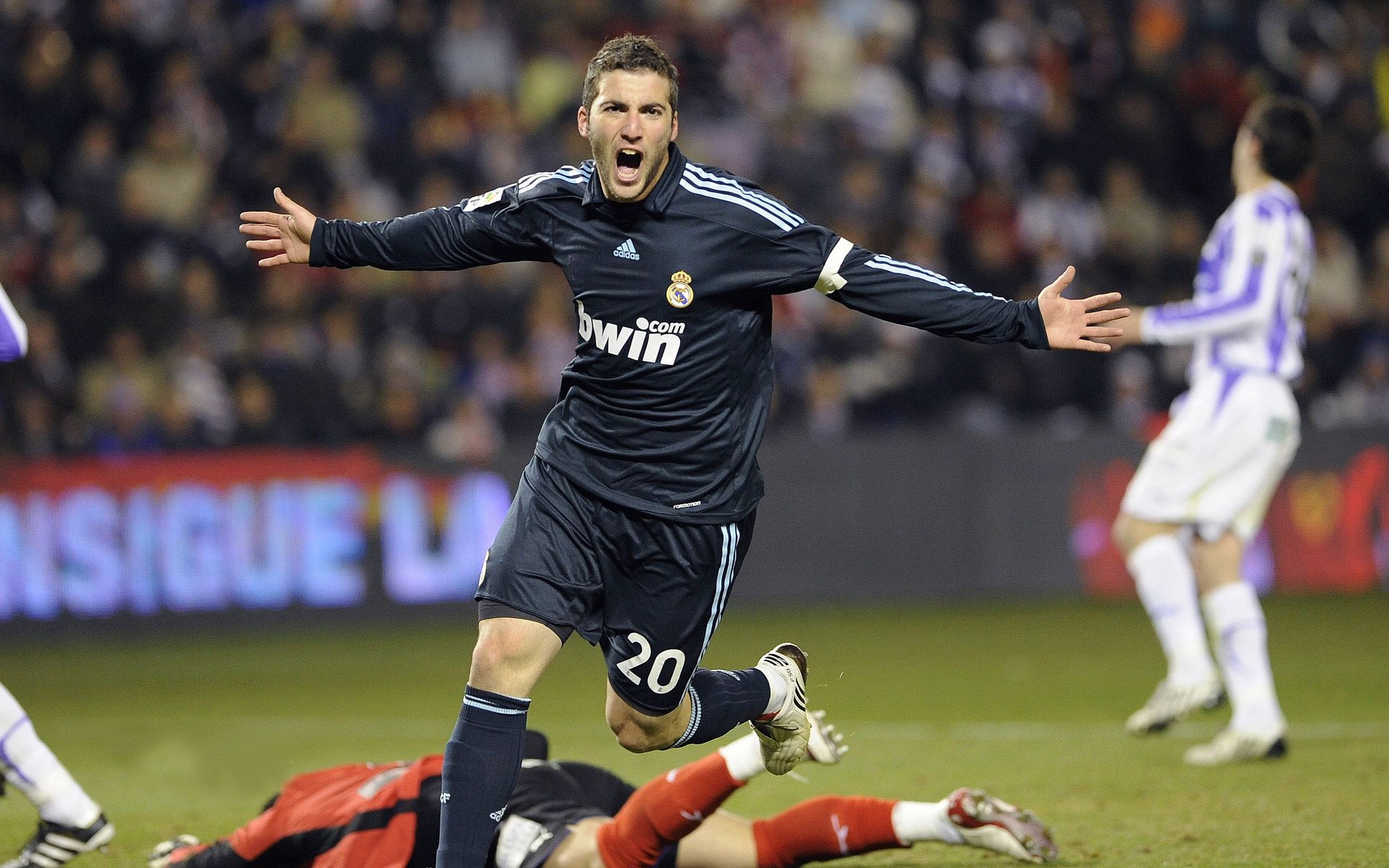 年度焦点之战之夜，伊萨克让比赛提前失去悬念